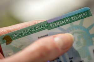 Requisitos para solicitar residencia permanente en los Estados Unidos